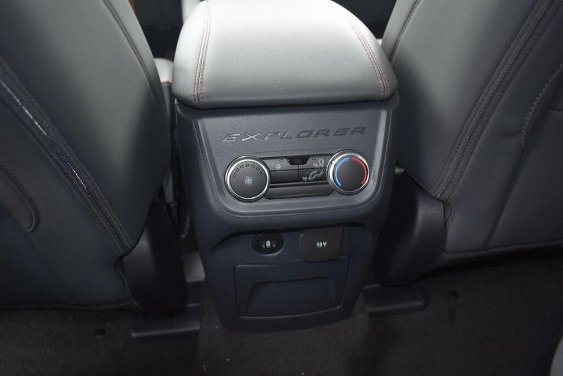 New 2025 Ford Explorer ActiveImage 10