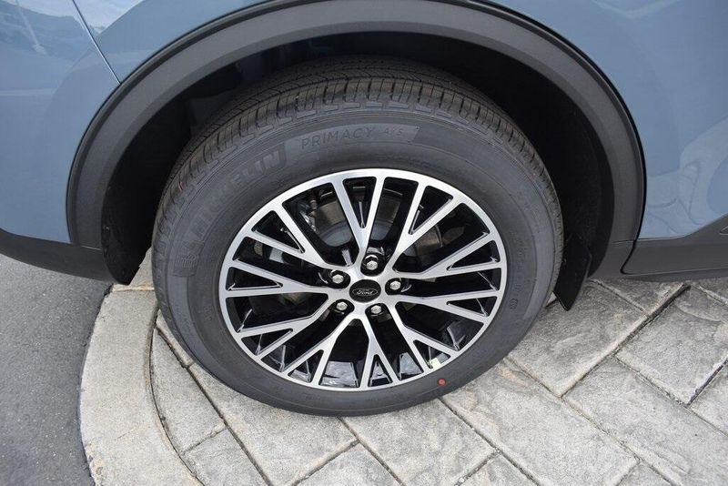 2025 Ford Escape Plug-In Hybrid BaseImage 4