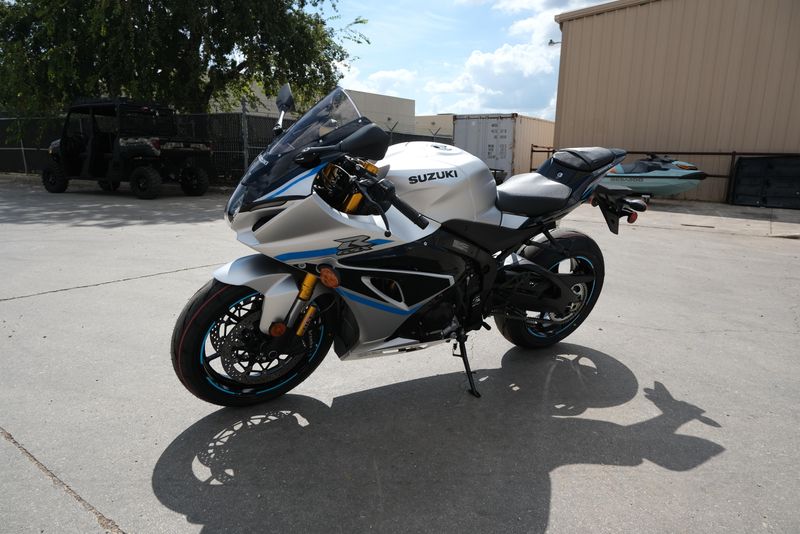2025 SUZUKI GSXR1000R SILVER 