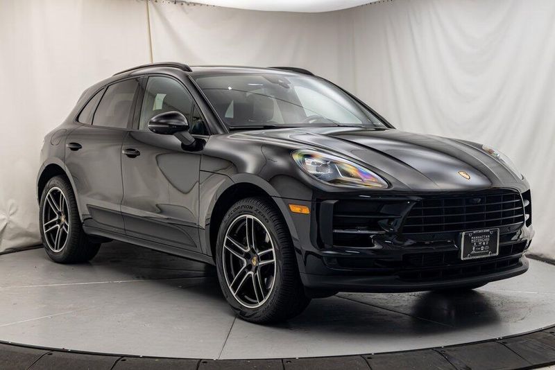 2021 Porsche Macan BaseImage 7