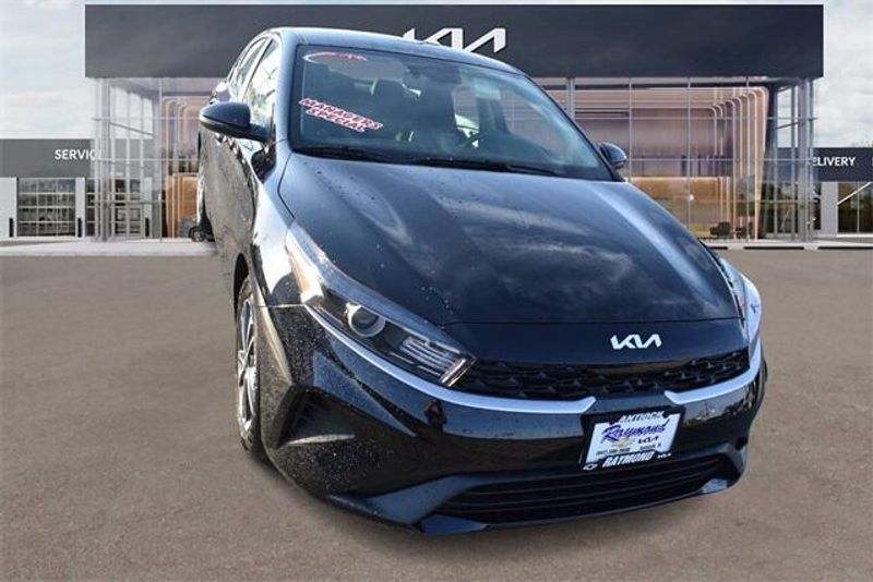 2024 Kia Forte LXSImage 9