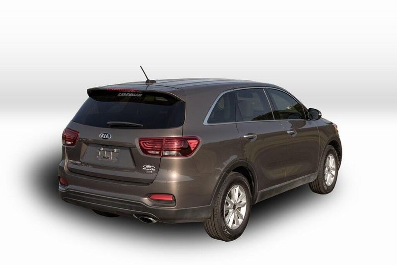 2020 Kia Sorento LXImage 7