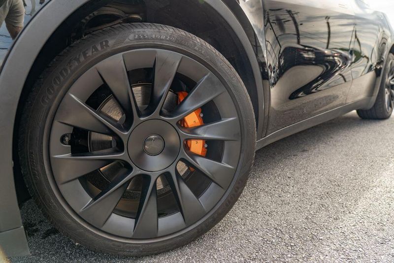 2023 Tesla Model Y Long Range photo 3