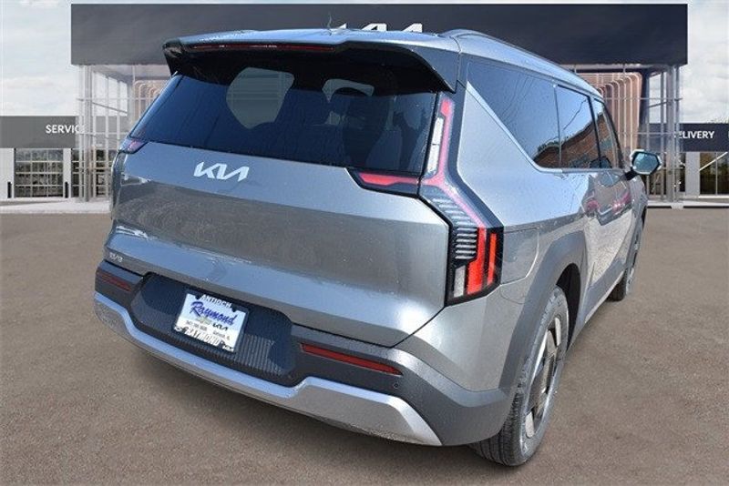 2024 Kia EV9 WindImage 3