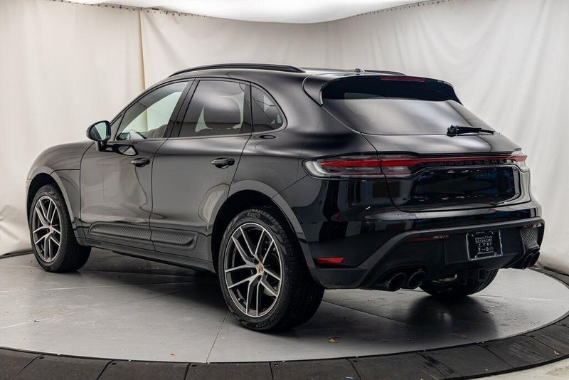 2023 Porsche Macan TImage 3