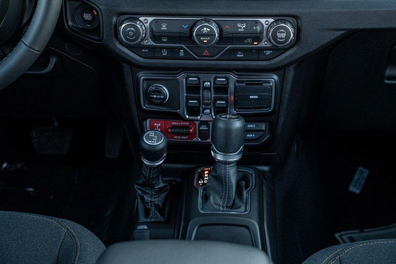 New 2026 Jeep Wrangler Sport SImage 19