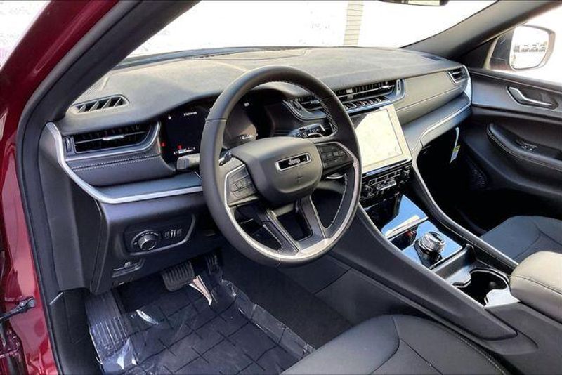 New 2026 Jeep Grand Cherokee Laredo X 4x4Image 6