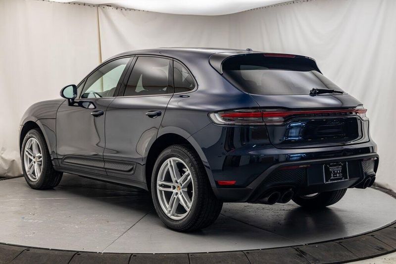 2023 Porsche Macan TImage 3