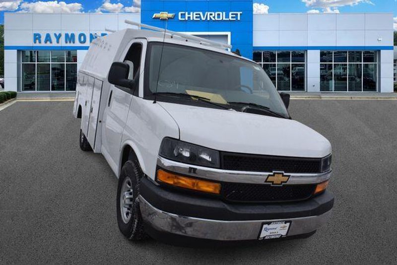 New 2025 Chevrolet Express 3500 Work VanImage 10