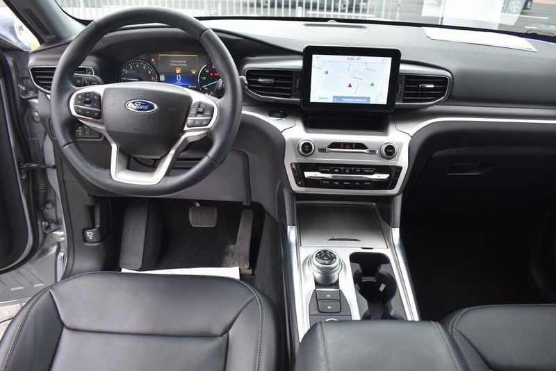 Used 2022 Ford Explorer XLTImage 16