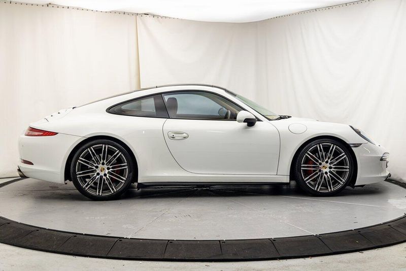 2015 Porsche 911 Carrera 4SImage 6