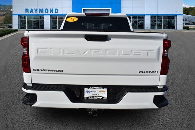 Used 2024 Chevrolet Silverado 1500 CustomImage 5