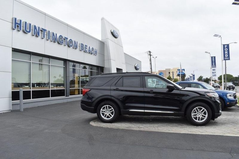 New 2025 Ford Explorer ActiveImage 3
