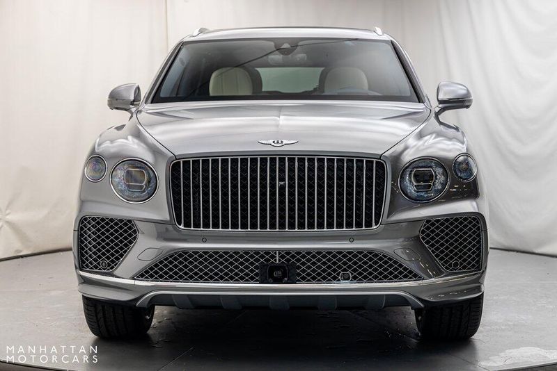 2024 Bentley Bentayga EWB V8Image 8