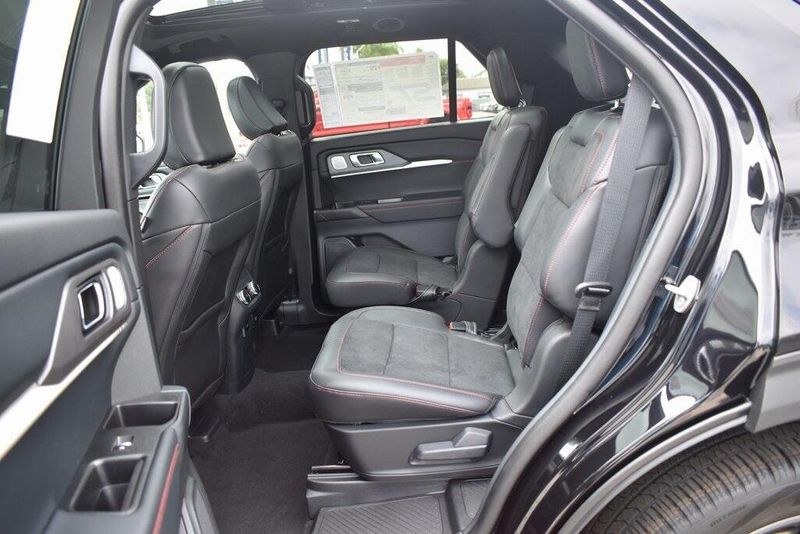 New 2025 Ford Explorer STImage 11