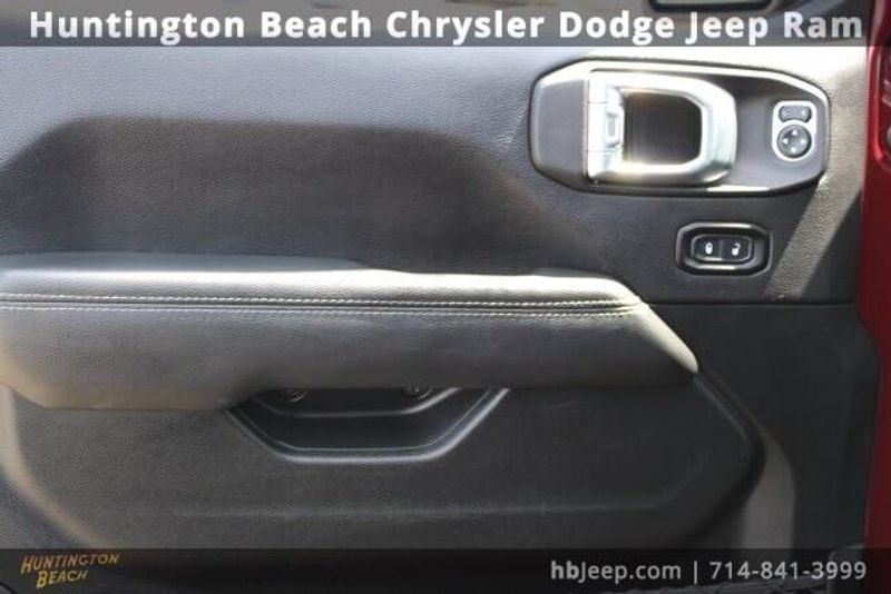 2021 Jeep Wrangler Unlimited SaharaImage 10