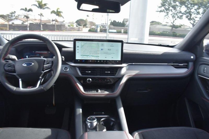 2025 Ford Explorer STImage 11