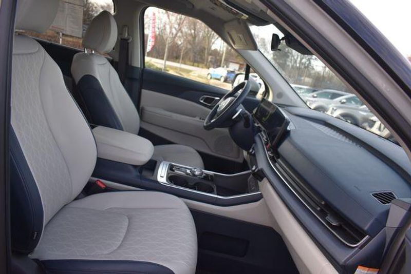 New 2026 Kia Carnival Hybrid EXImage 14