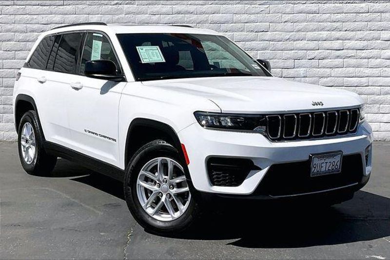 Used 2025 Jeep Grand Cherokee Laredo XImage 12