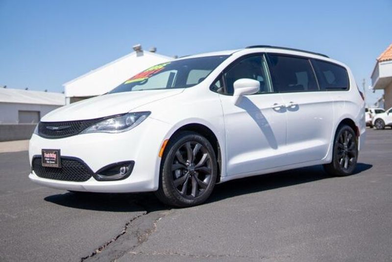 2019 Chrysler Pacifica Touring L PlusImage 3