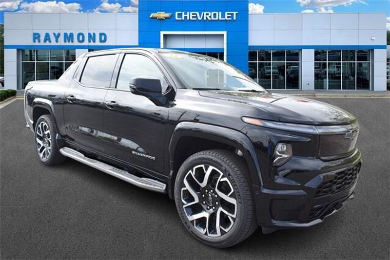 2024 Chevrolet Silverado EV RSTImage 10