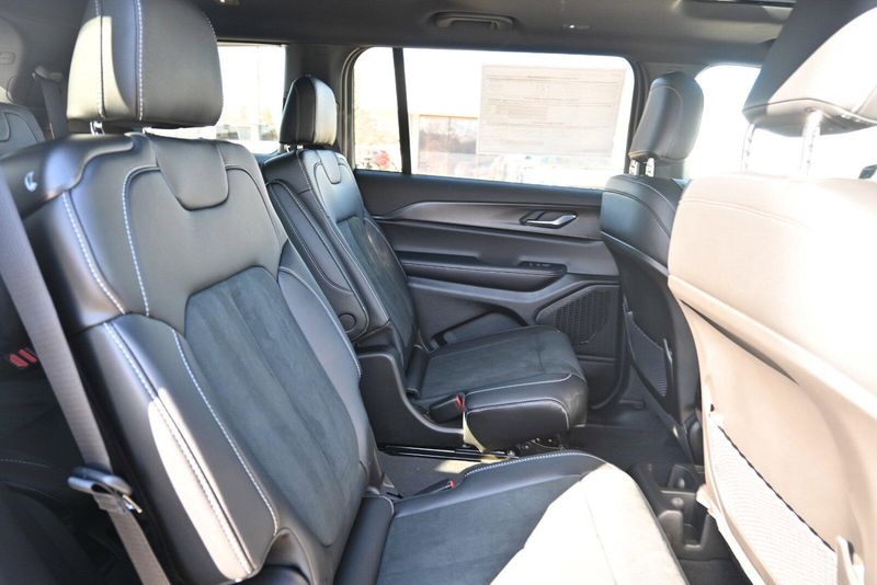 2025 Jeep Grand Cherokee L Altitude XImage 14