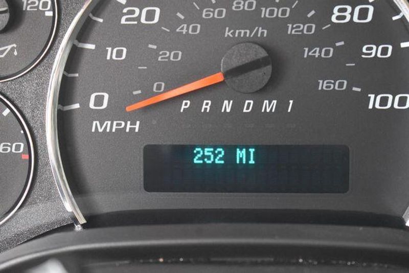 New 2025 Chevrolet Express 3500 Work VanImage 23