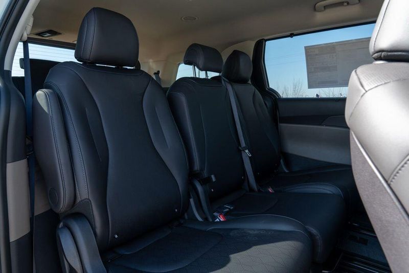 New 2026 Kia Carnival Hybrid SXImage 16