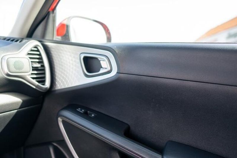 Used 2023 Kia Soul LXImage 18