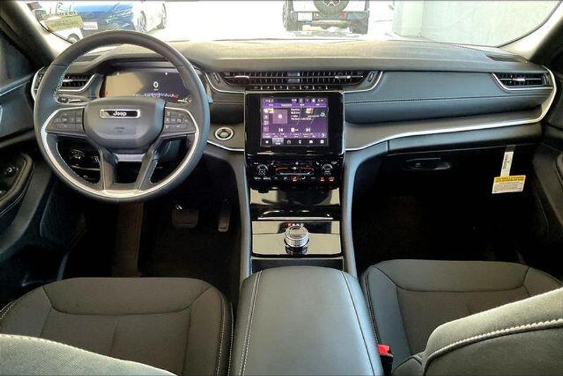 New 2025 Jeep Grand Cherokee L Laredo 4x4Image 4