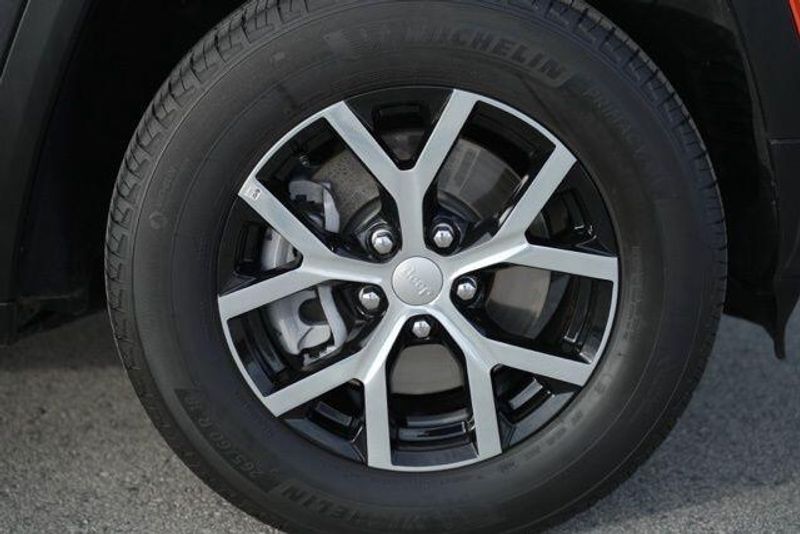 Used 2025 Jeep Grand Cherokee L LimitedImage 9