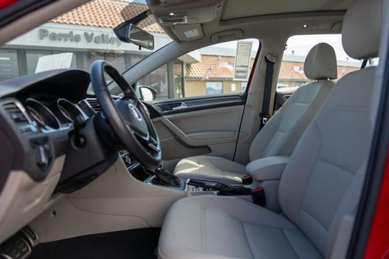 Used 2018 Volkswagen Golf Alltrack TSI SEImage 12
