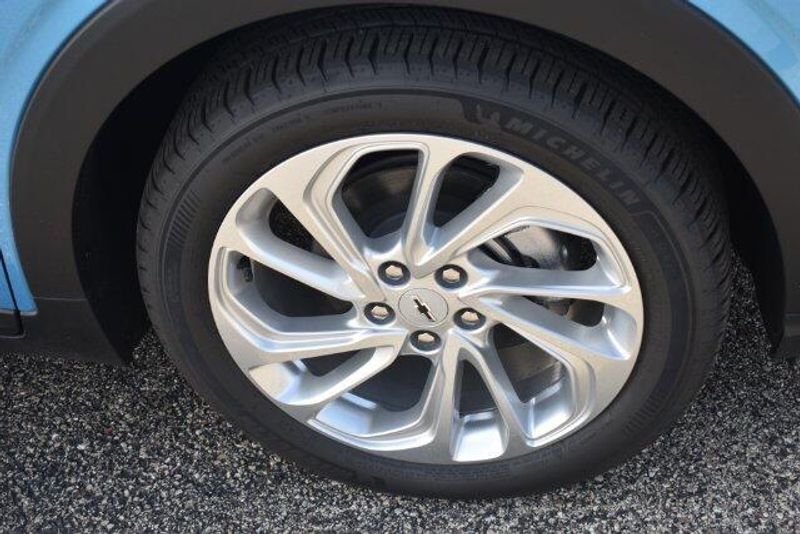 New 2027 Chevrolet Bolt EV LTImage 12