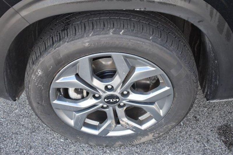 Used 2025 Kia Seltos LXImage 12