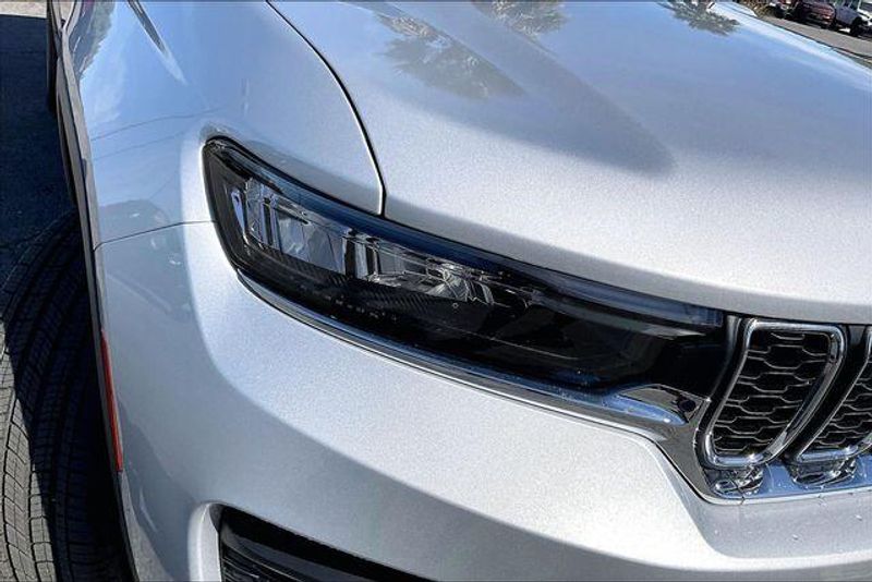 New 2026 Jeep Grand Cherokee Laredo X 4x4Image 11