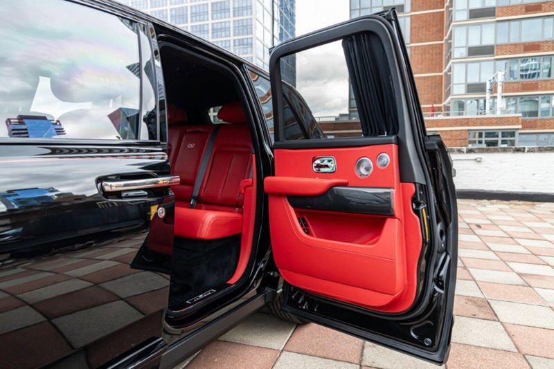 2024 Rolls-Royce Black Badge Cullinan Image 8