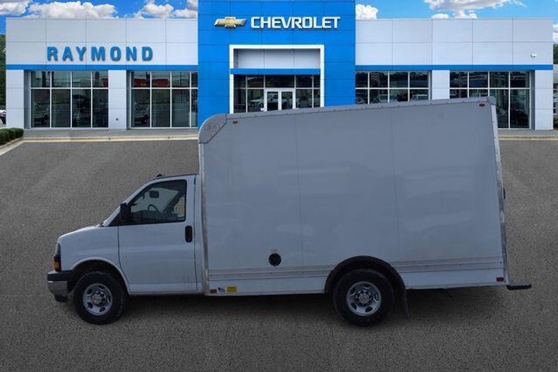 New 2025 Chevrolet Express 3500 Work VanImage 7