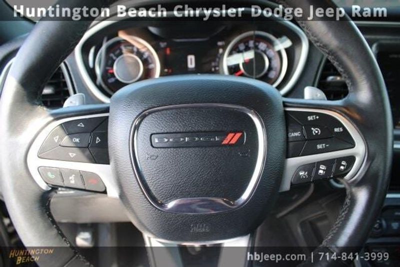 2015 Dodge Challenger SXTImage 19