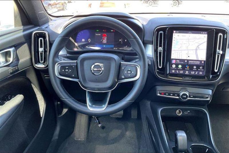 Used 2024 Volvo XC40 B5 CoreImage 4