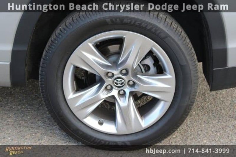 2016 Toyota Highlander LimitedImage 8