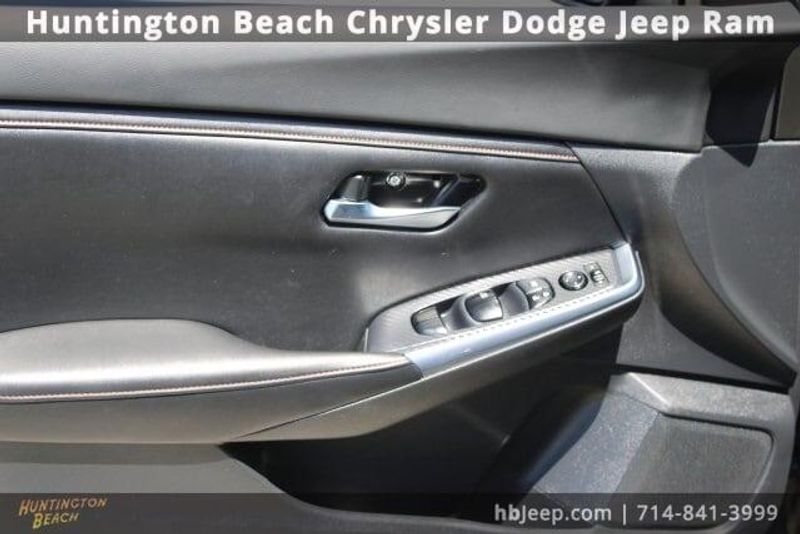 2020 Nissan Sentra SRImage 11