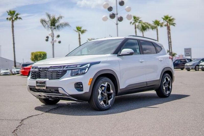 New 2025 Kia Seltos LXImage 3