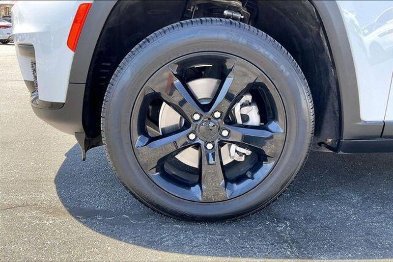 Used 2021 Jeep Grand Cherokee L AltitudeImage 8