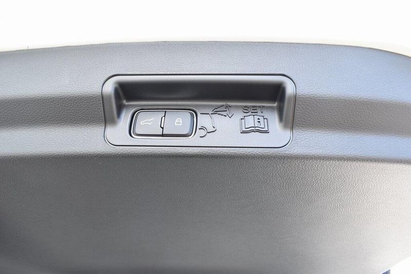New 2025 Ford Explorer ST-LineImage 6