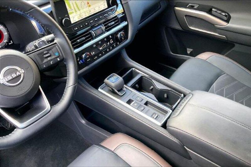Used 2025 Nissan Pathfinder PlatinumImage 17