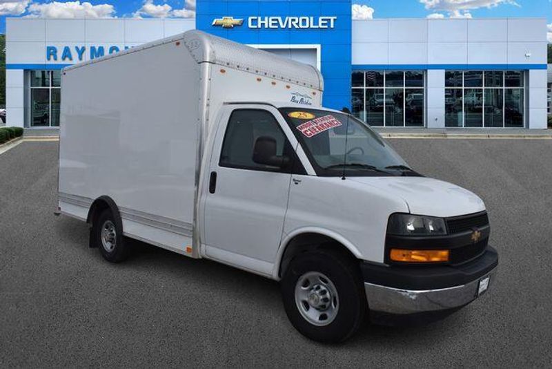 New 2025 Chevrolet Express 3500 Work VanImage 11