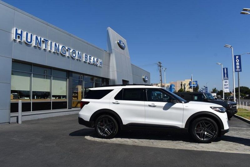 New 2025 Ford Explorer ST-LineImage 3