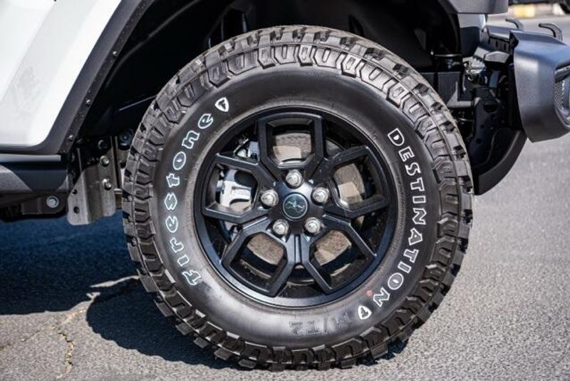 New 2025 Jeep Gladiator WillysImage 9