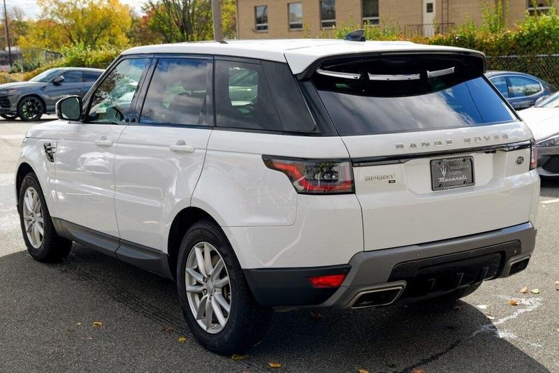 2022 Land Rover Range Rover Sport SE photo 3
