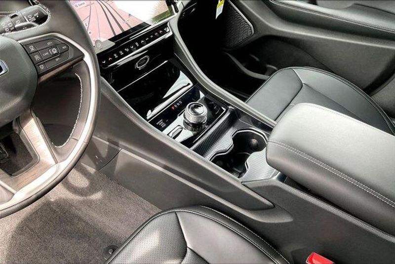 New 2026 Jeep Grand Cherokee L Limited 4x4Image 7